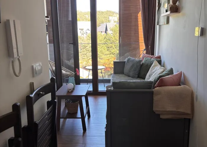 Yellow Moon Borovi *